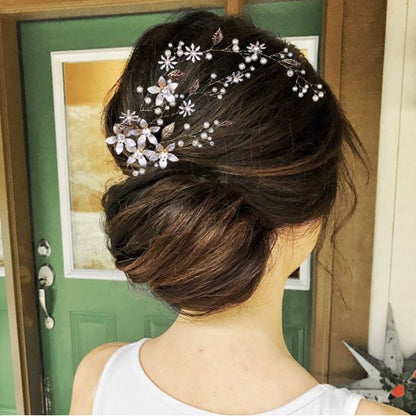 Accessoires coiffure mariée – peigne perles chignon classique